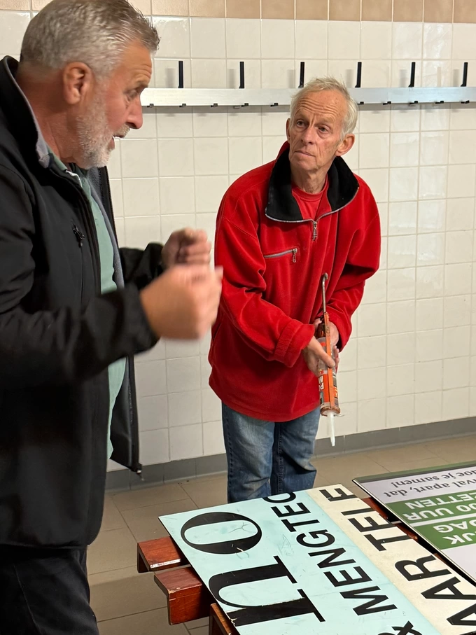 Oud papier ophalen voor Double Stars